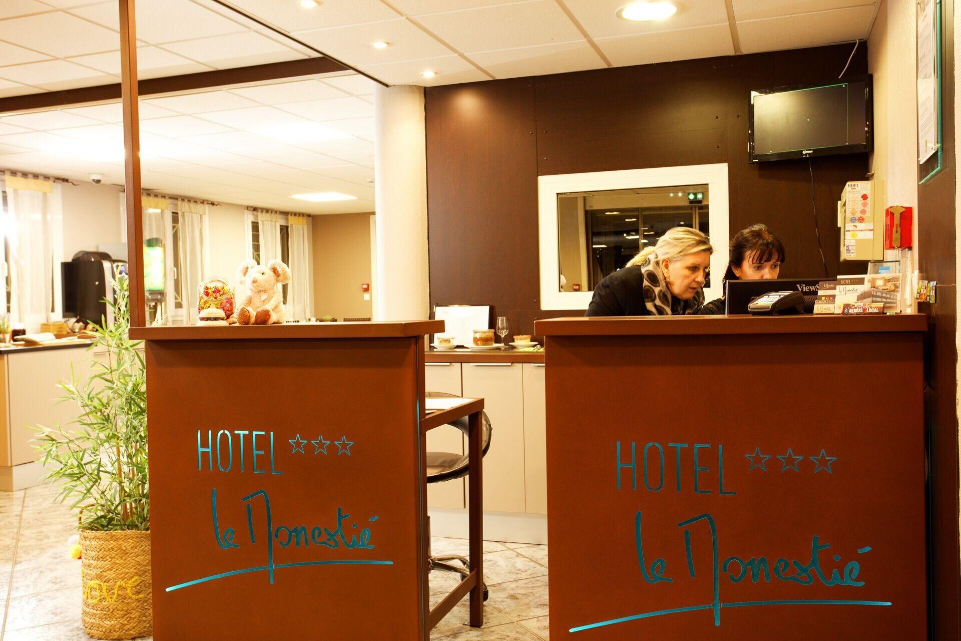 ชัวร์ โฮเทล บาย เบสต์ เวสเทิร์น เบซิเยร์ เลอ โมเนสตี Hotel Boujan-sur-Libron ภายนอก รูปภาพ