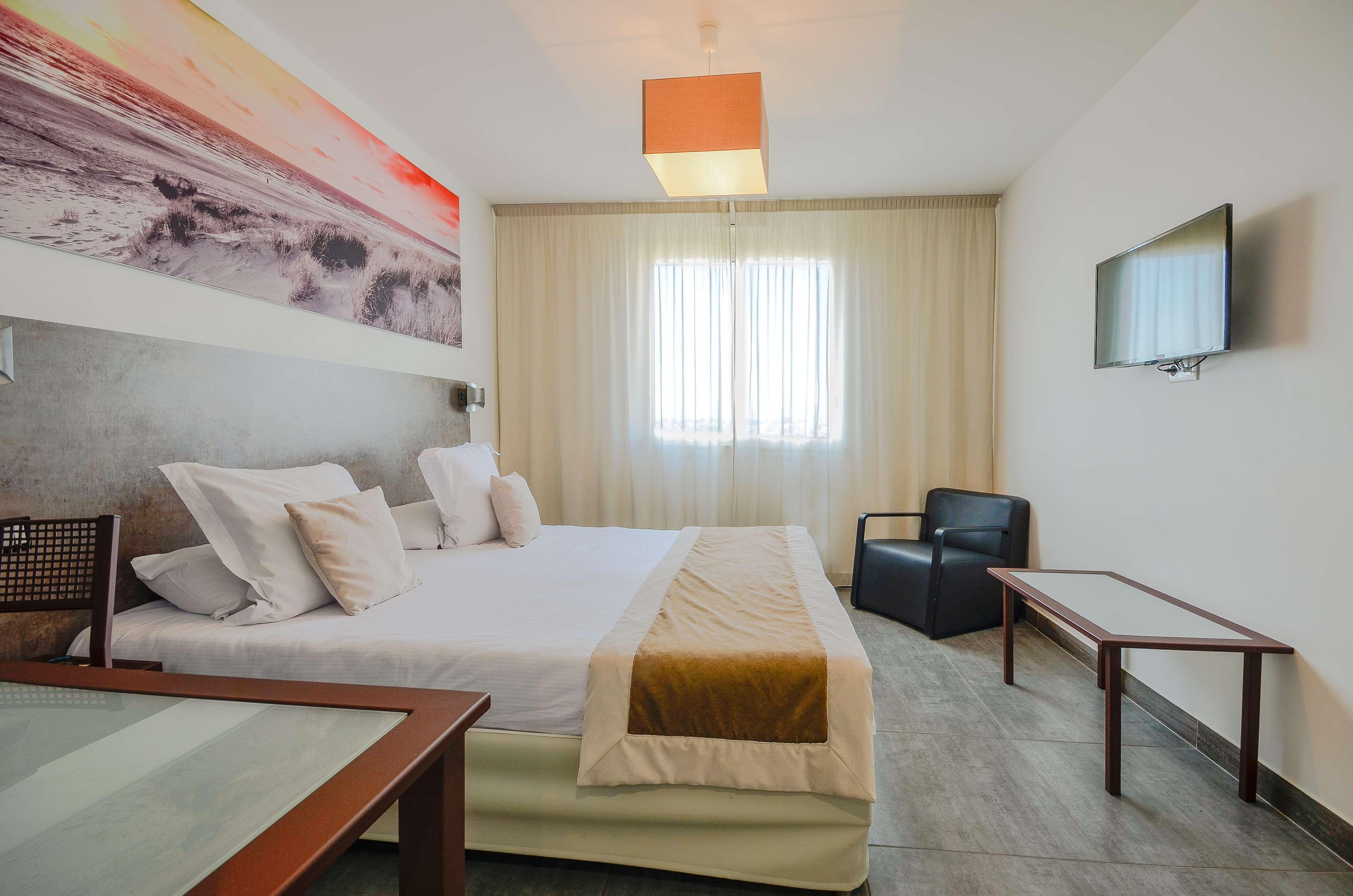 ชัวร์ โฮเทล บาย เบสต์ เวสเทิร์น เบซิเยร์ เลอ โมเนสตี Hotel Boujan-sur-Libron ภายนอก รูปภาพ